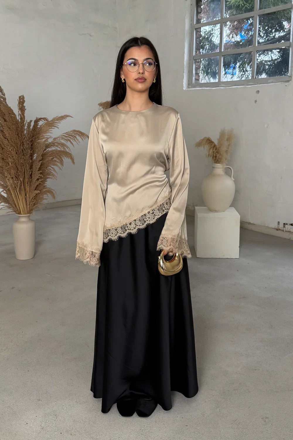 Women's Neck Solid Color Long Sleeve Irregular Hem Lace Bottoming Blouse