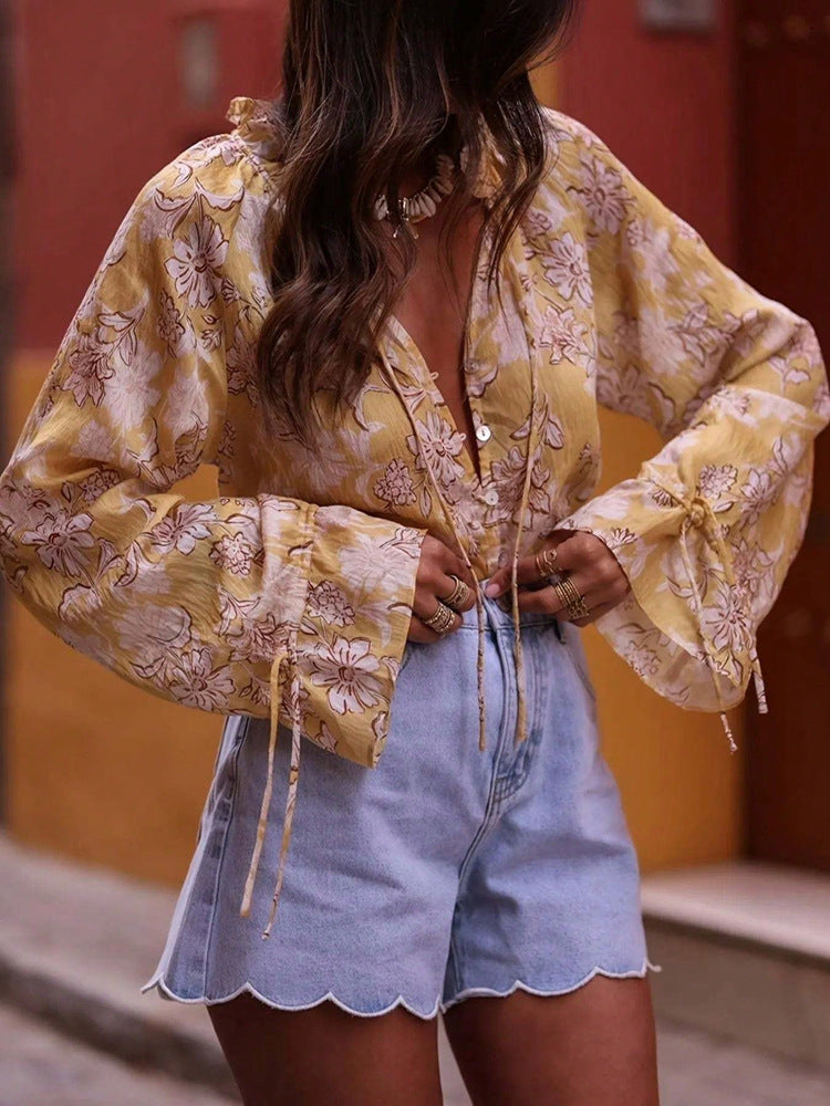 Women's Autumn French Style Vacation Flared Sleeves Blouse
