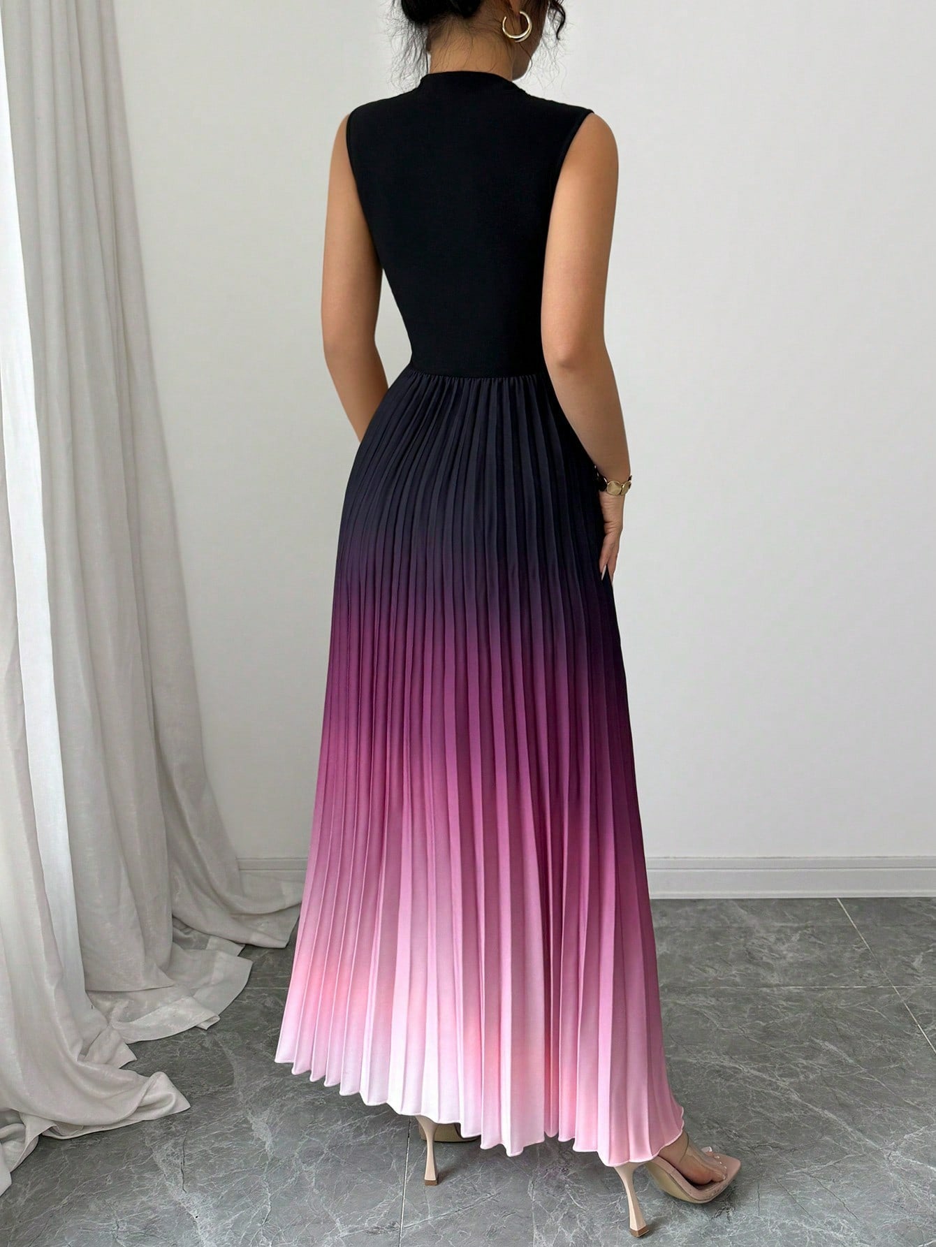 Spring Lightweight Elegant Round Neck Sleeveless Dress