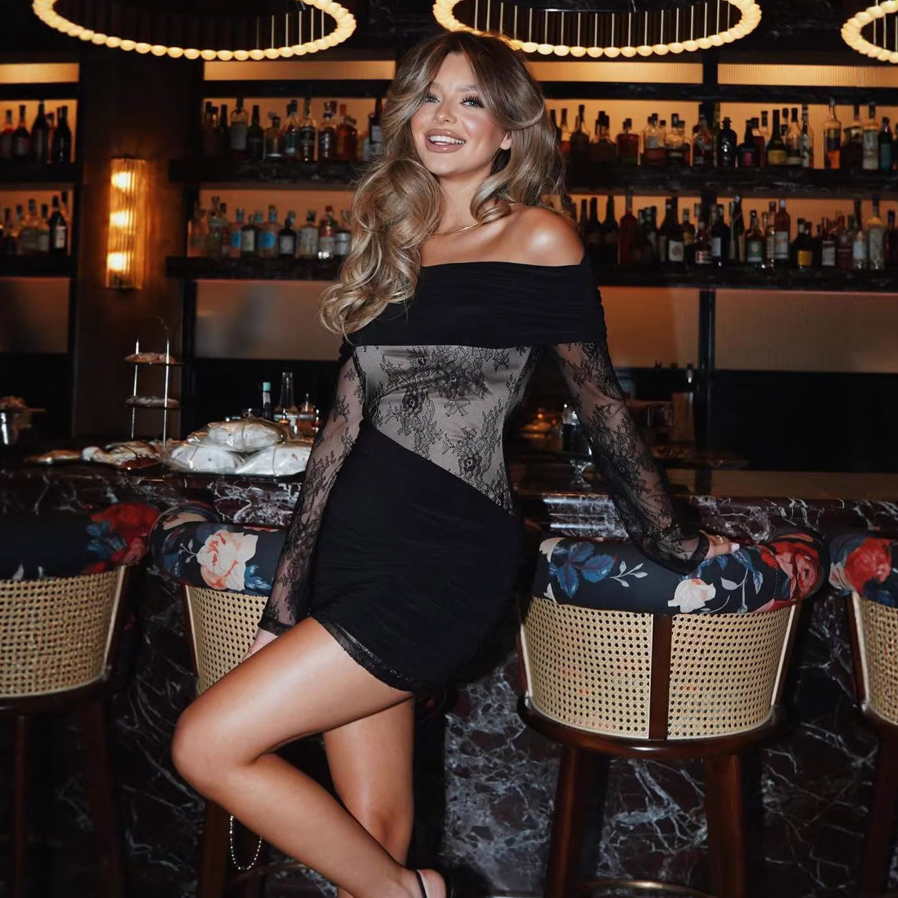 Hot Lace Stitching Hip Long Sleeve Skirts