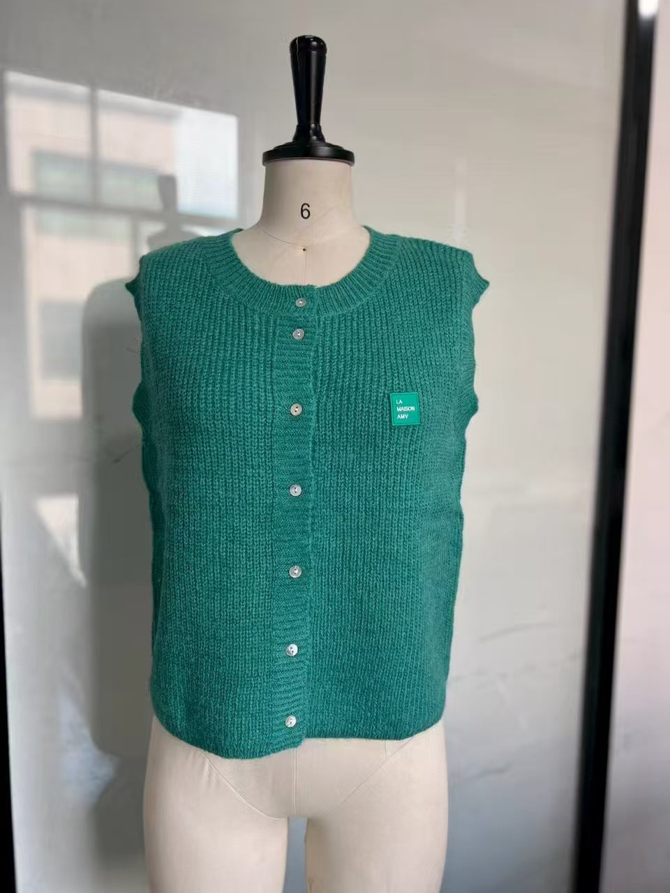 Round Neck Knitted Solid Color Sleeveless Women's Sweater