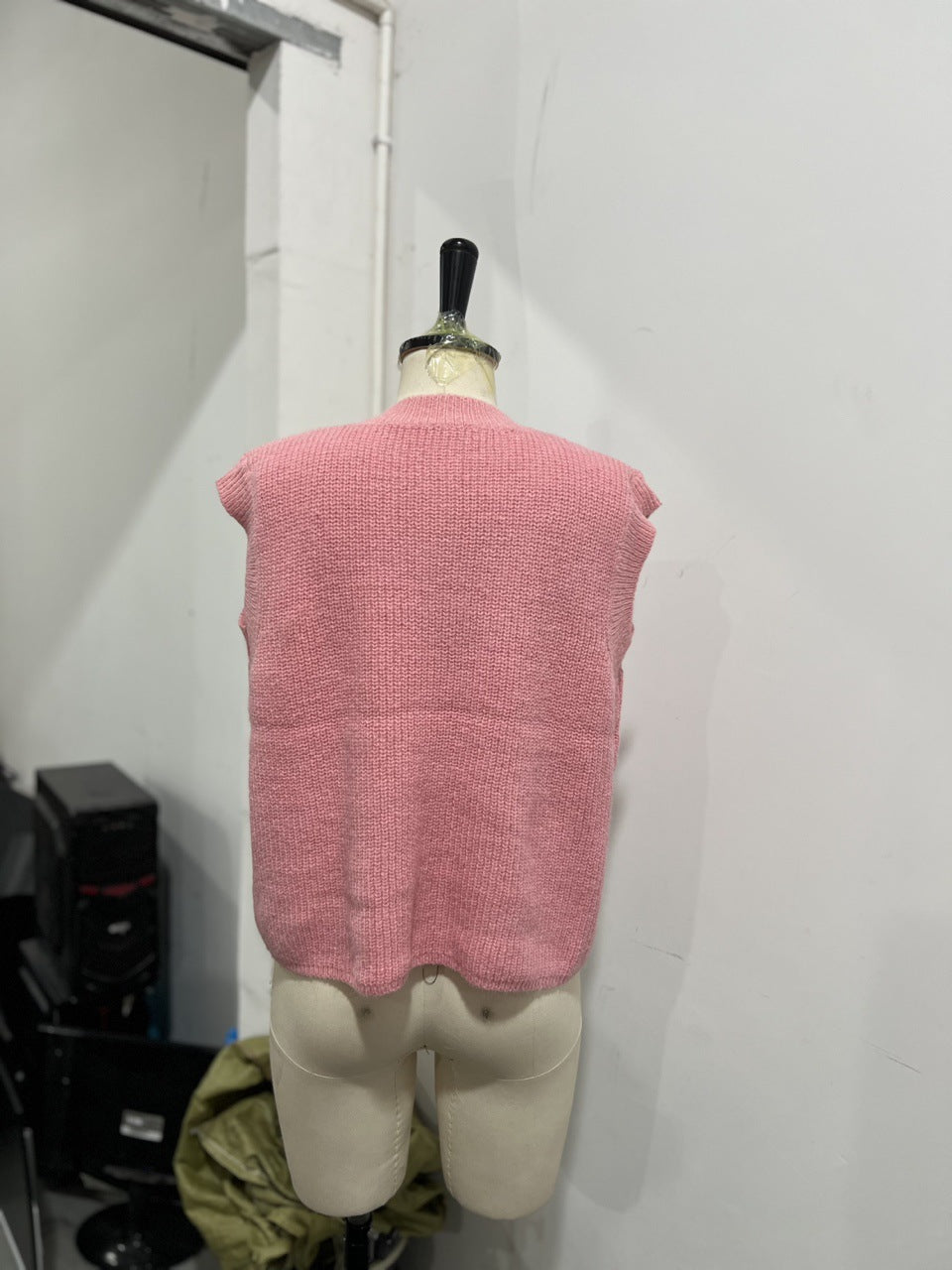 Round Neck Knitted Solid Color Sleeveless Women's Sweater