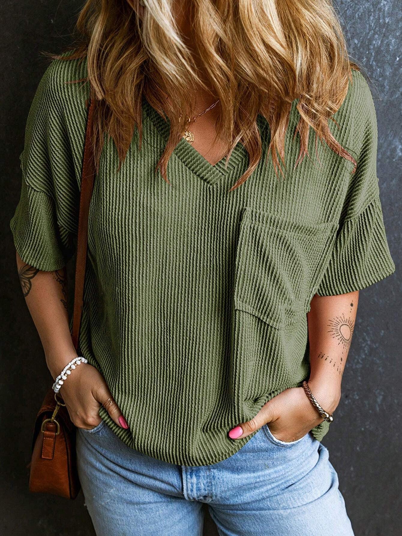 Women's Fashionable Two-color Twisted Pocket Short-sleeved For Tops