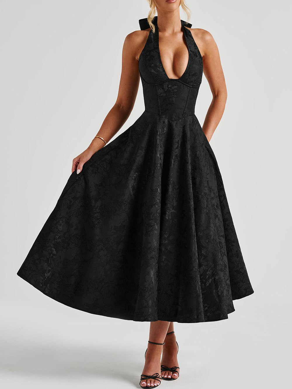 Senior Elegance Sleeveless Backless Waist Trimming Dress