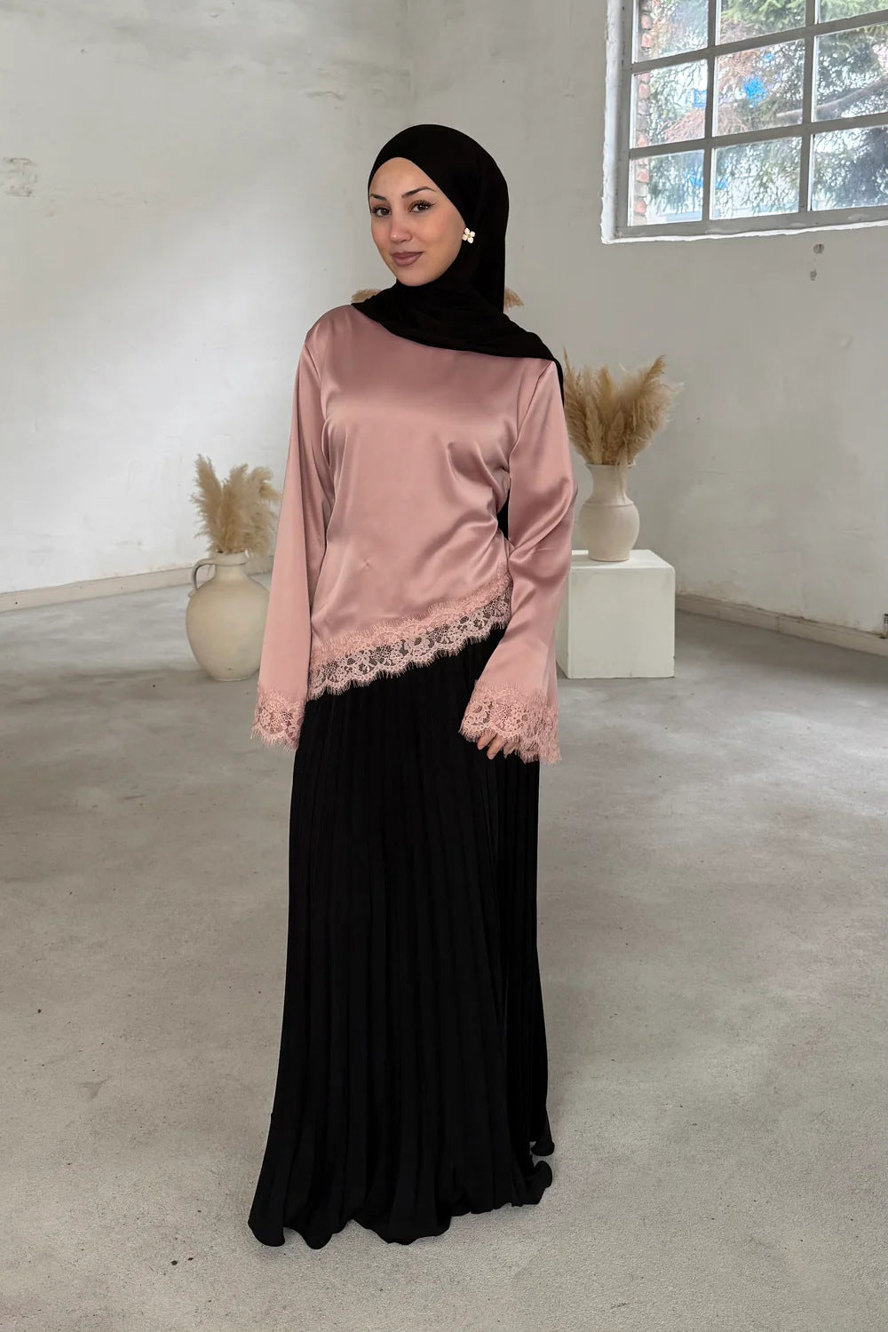Women's Neck Solid Color Long Sleeve Irregular Hem Lace Bottoming Blouse