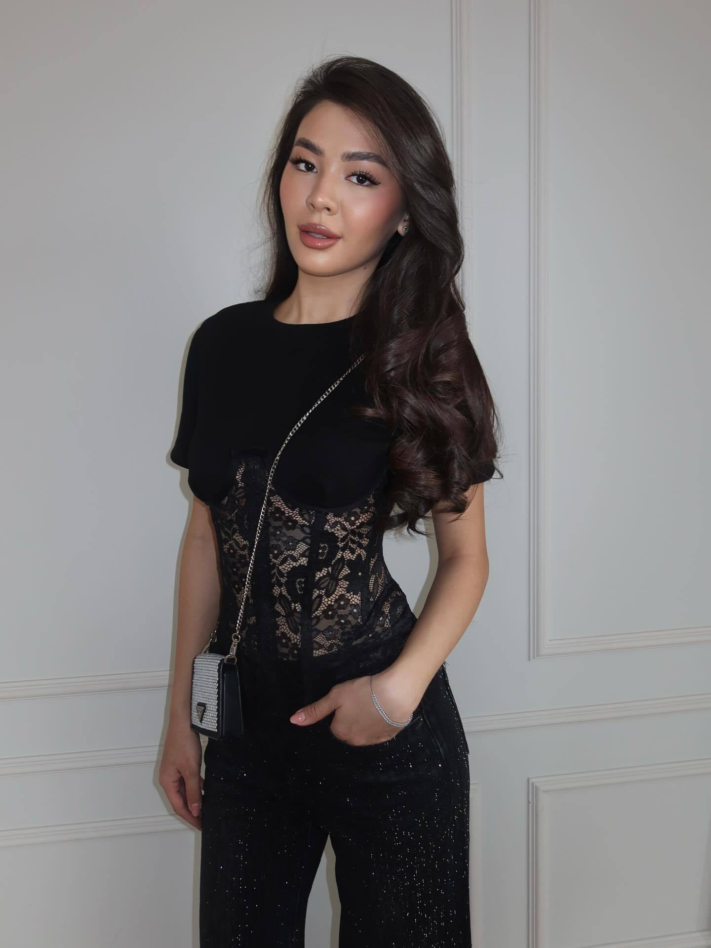 Women's Black Lace Stitching Round Neck Short-sleeved Summer Design Women's T-shirt