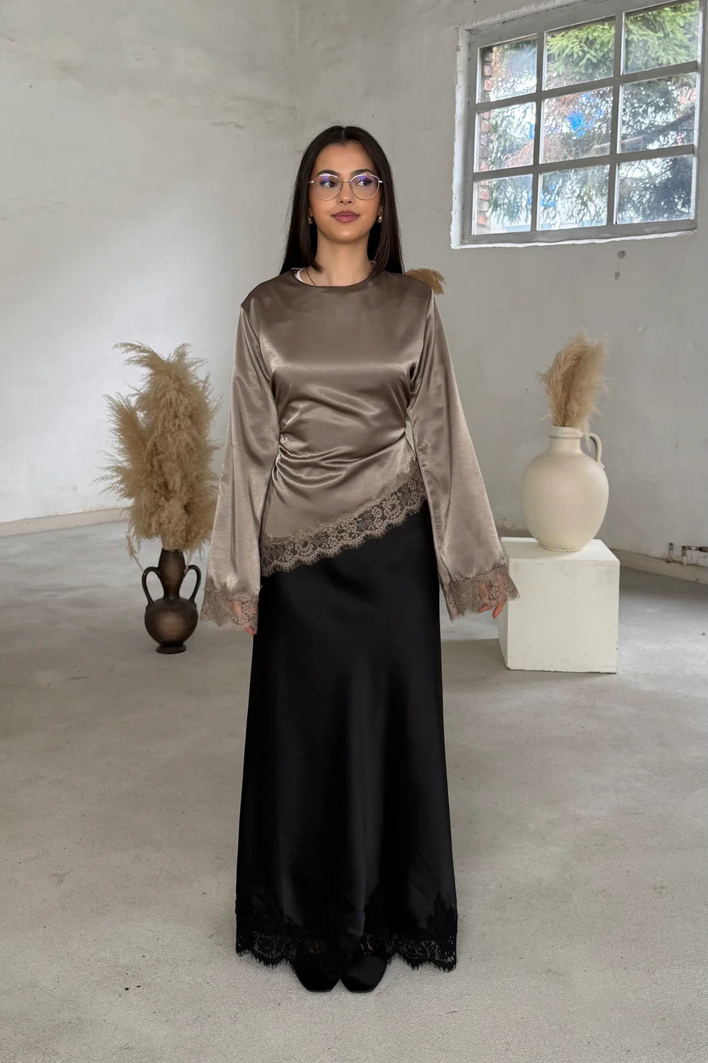 Women's Neck Solid Color Long Sleeve Irregular Hem Lace Bottoming Blouse